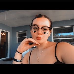 Meet your Posher, Angelis